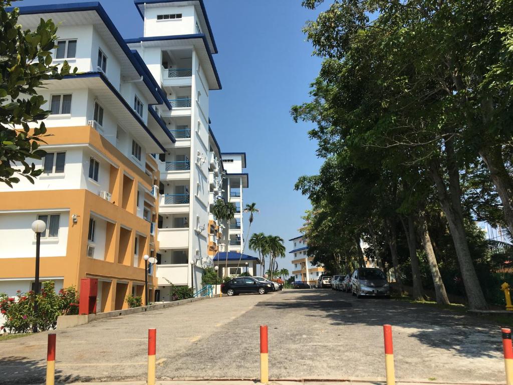 Seri Bulan Holiday Apartment Affordable 2BR Beachside Stay in Teluk Kemang, PD - Tap to explore photos
