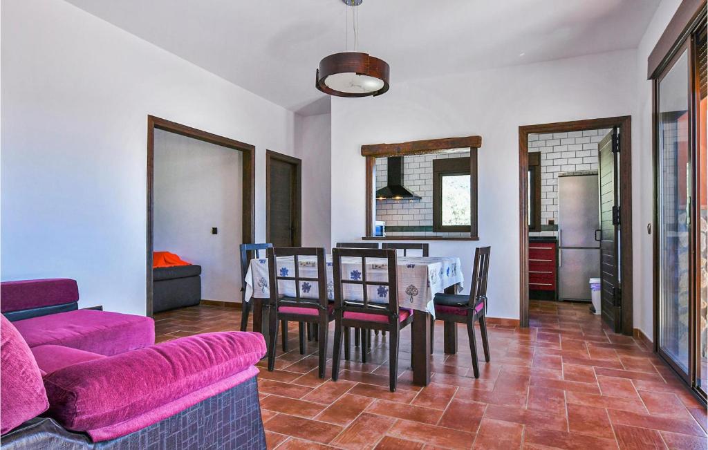 Amazing Home In El Jaral With Wifi, Private Swimming Pool And 2 Bedrooms photo 2
