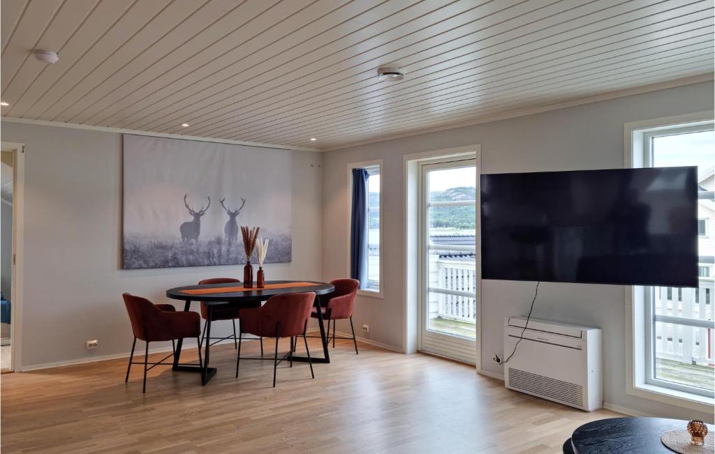 Amazing Home In Spangereid With Wifi And 5 Bedrooms photo 3