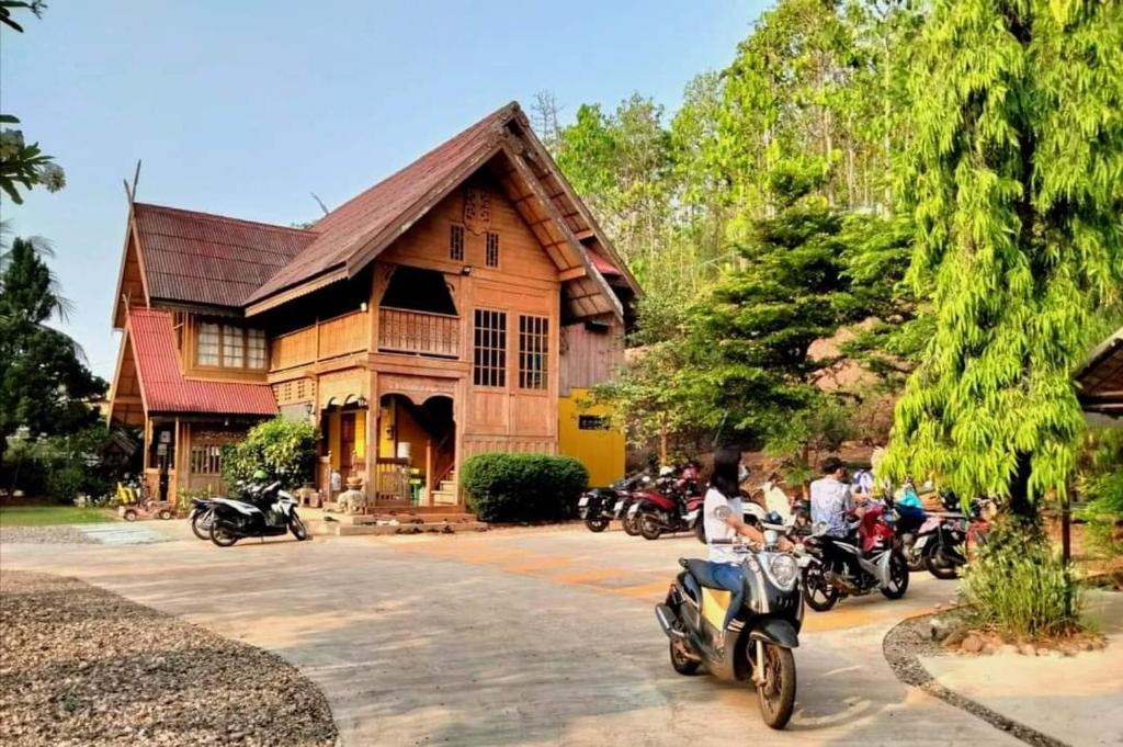 Crossroads house photo 3