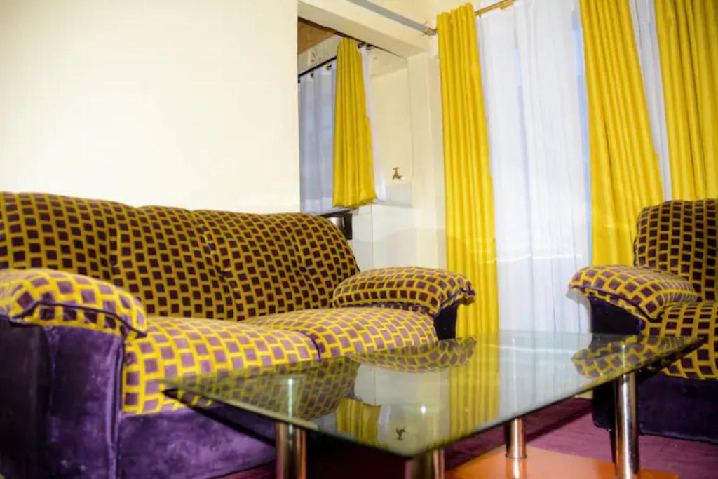 Beautiful 1BR with Wi-Fi & secure parking photo 1