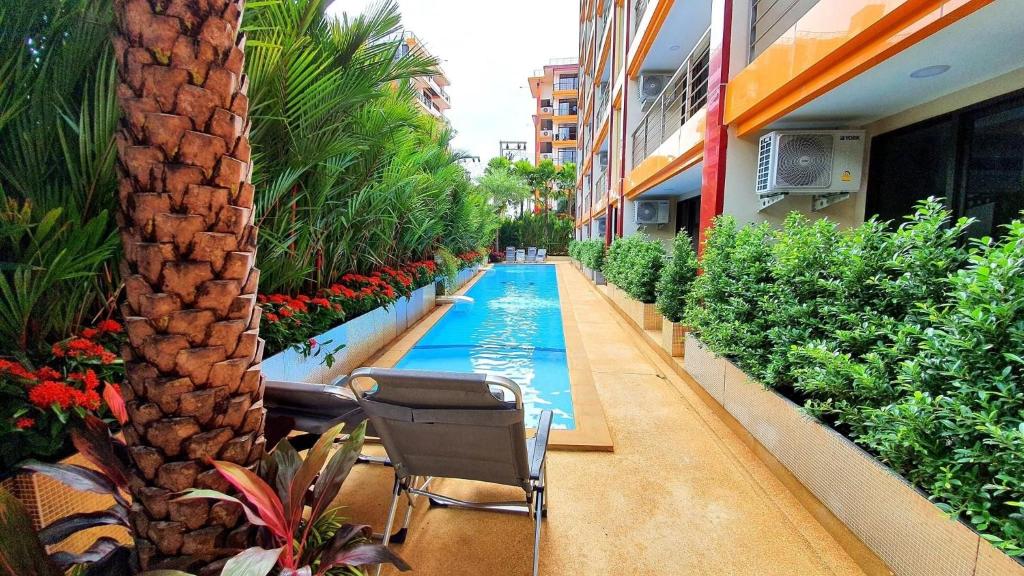 Naiharn Pearl Condo Hotel by VillaCarte photo 4