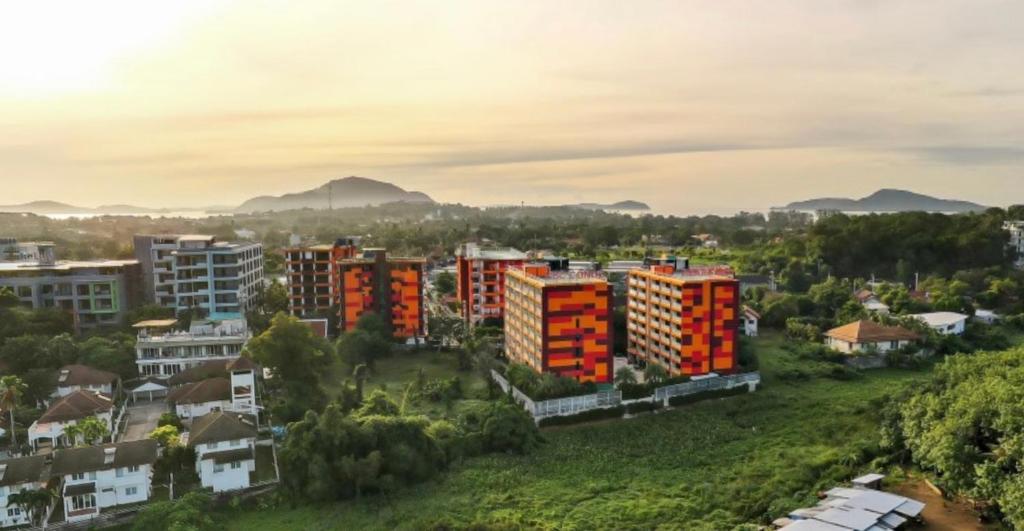Naiharn Pearl Condo Hotel by VillaCarte photo 1
