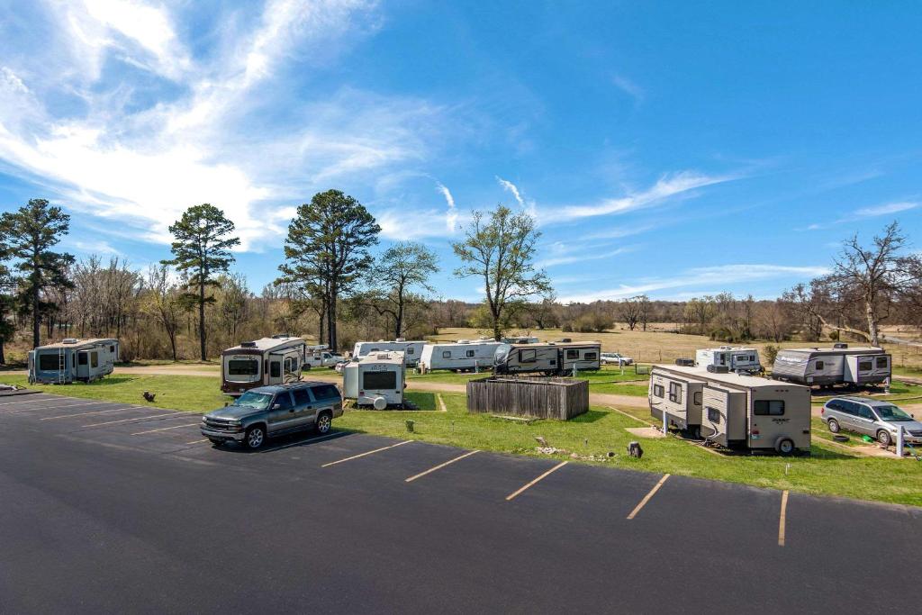 Rodeway Inn Broken Bow-Hochatown photo 3
