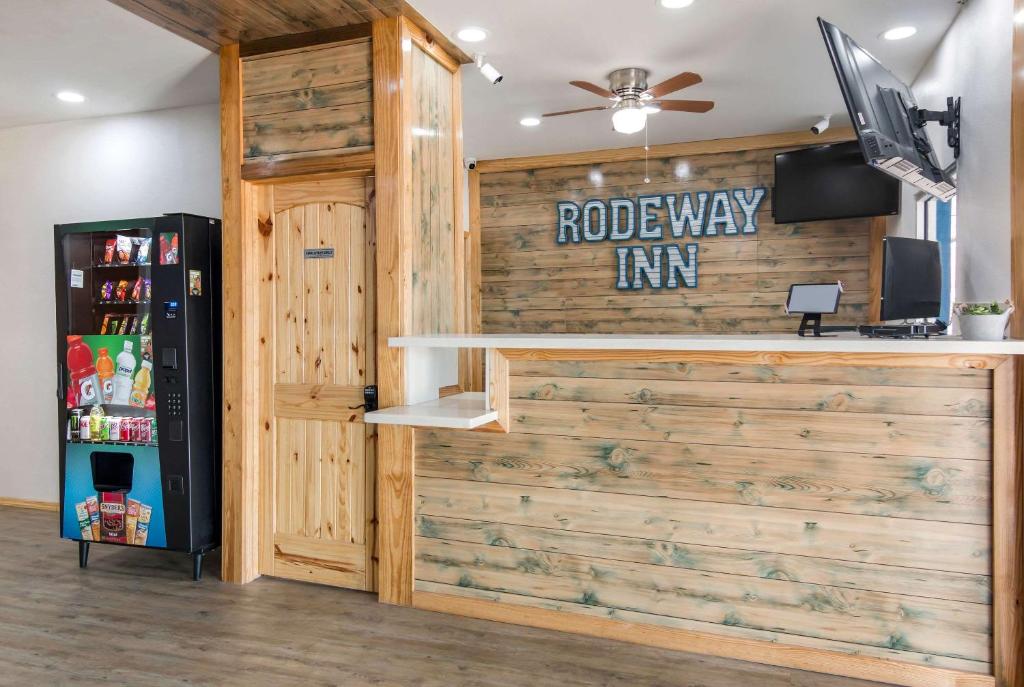 Rodeway Inn Broken Bow-Hochatown photo 4