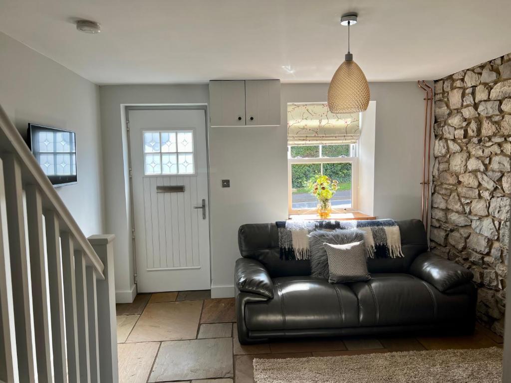 Gorgeous 2-Bed Cottage in Penderyn Brecon Beacons photo 4
