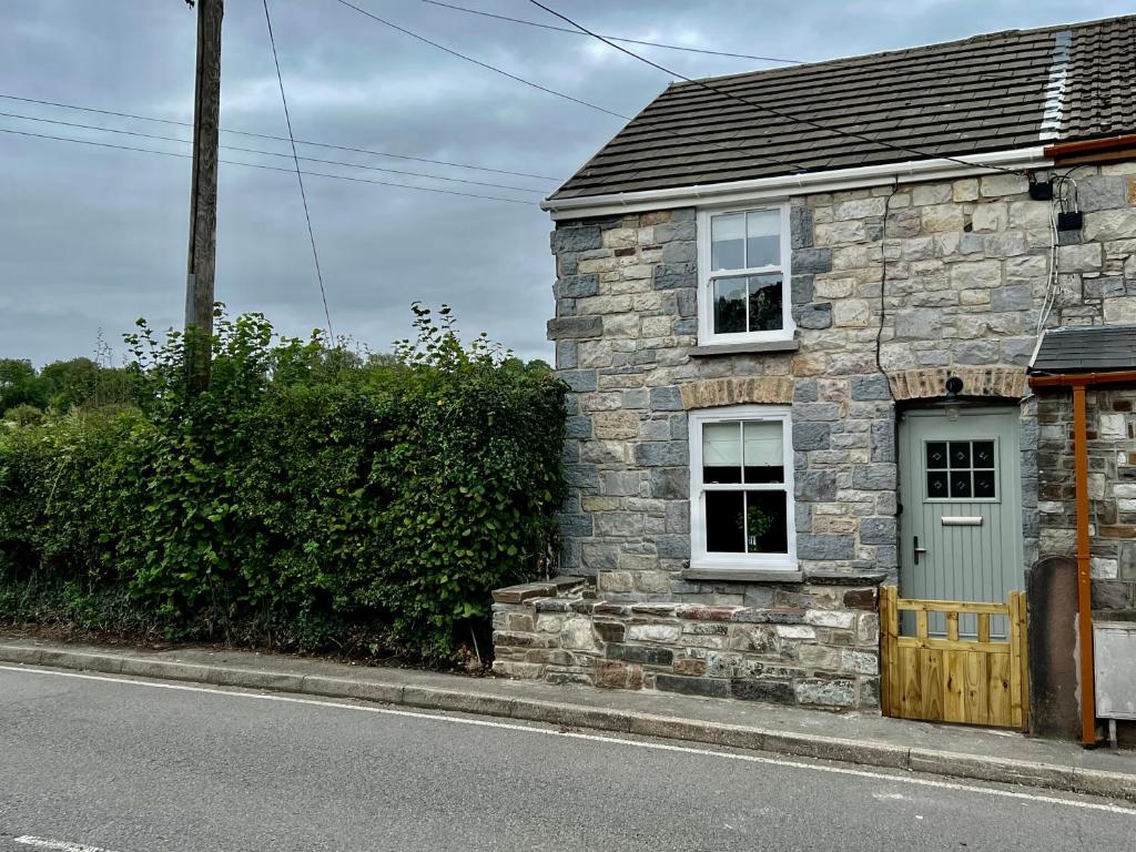 Gorgeous 2-Bed Cottage in Penderyn Brecon Beacons photo 1