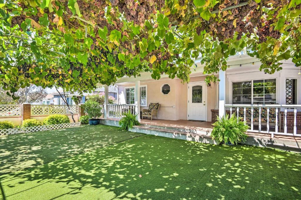 Pasadena Home with Grapevine Covered Porch! photo 2