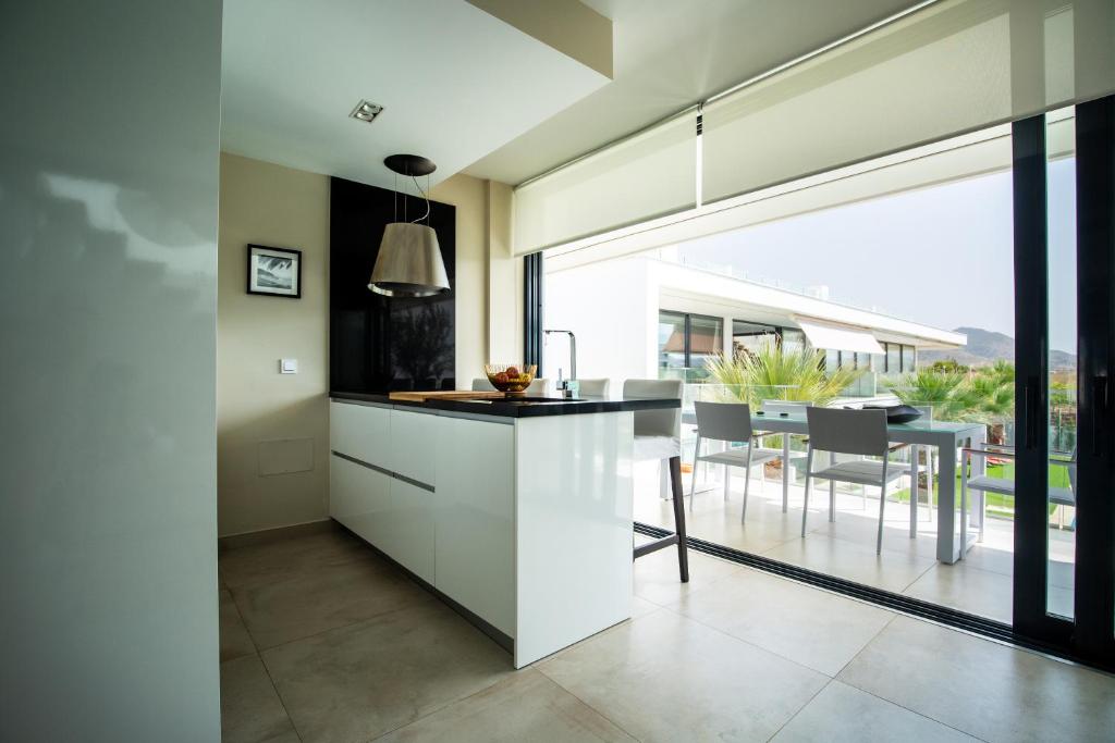Luxe nieuwbouw penthouse op 600 m van het strand! photo 2