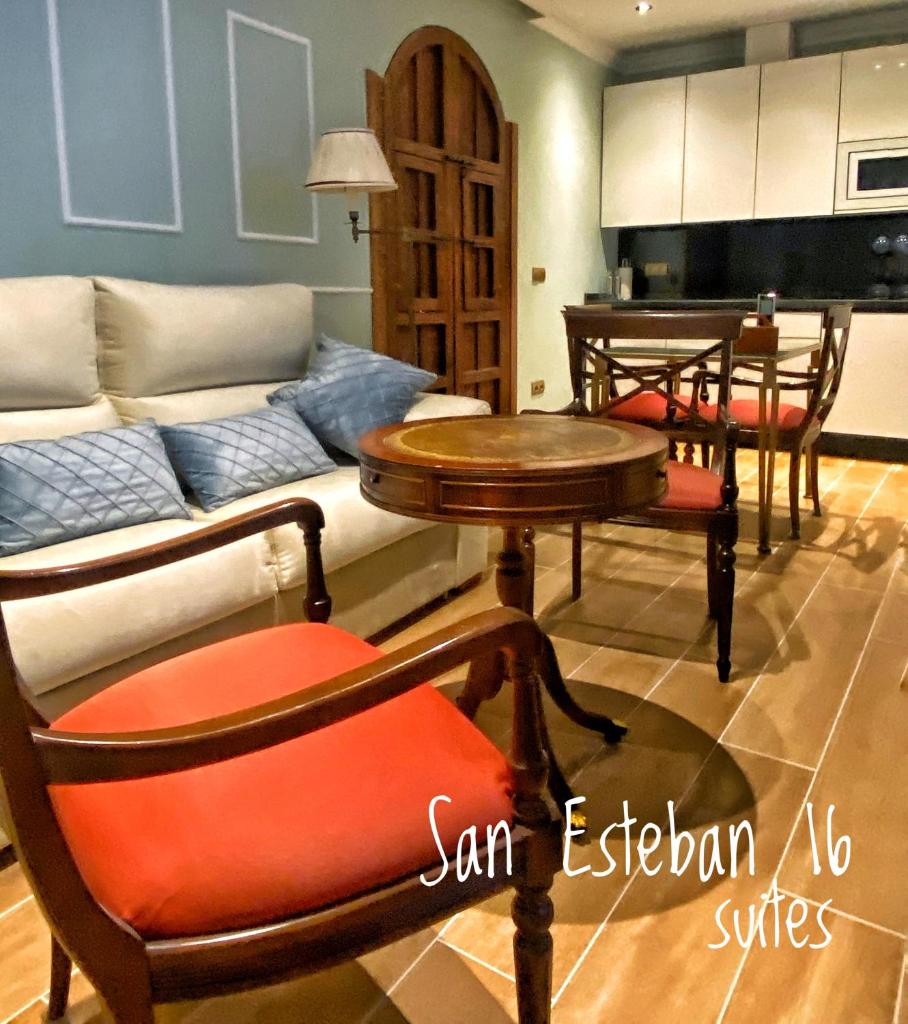 SUITES SAN ESTEBAN 16 Principe - Tap to explore photos