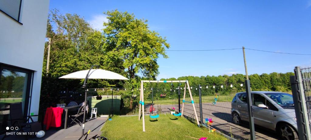 Neue Doppelhaushälfte mit Terrasse, Balkon und Garten photo 1