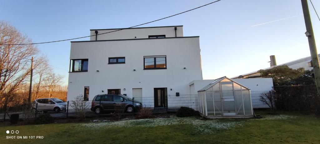 Neue Doppelhaushälfte mit Terrasse, Balkon und Garten photo 4