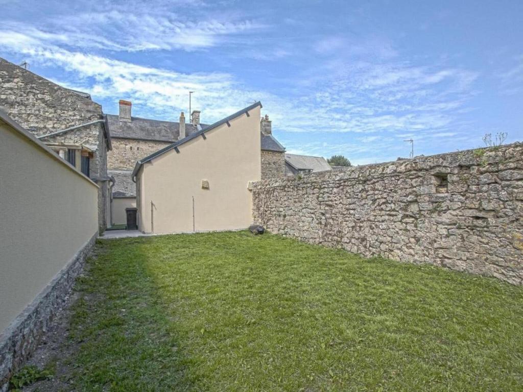 Holiday Home in the heart of Calvados with Terrace photo 4