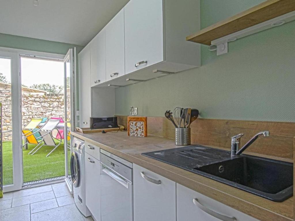 Holiday Home in the heart of Calvados with Terrace photo 3