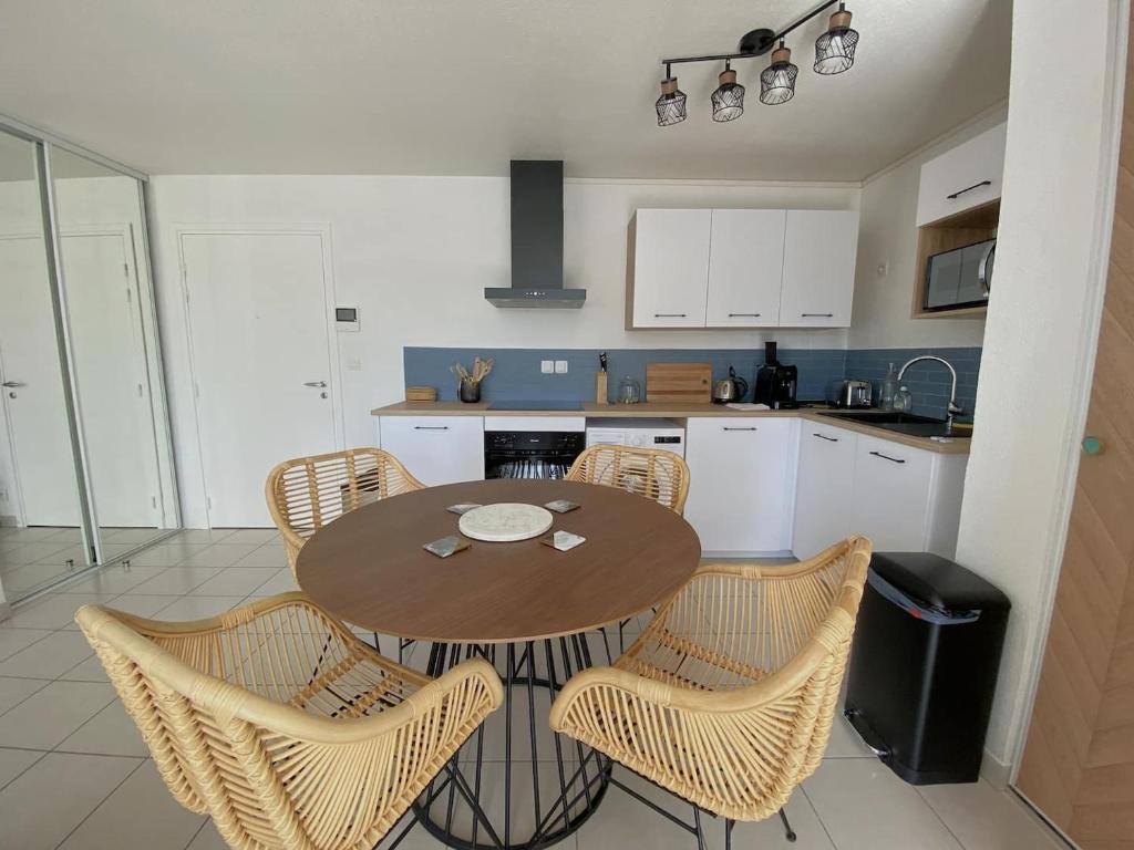 LE COSY LODGE 2.0 *** Swimming pool and Calm photo 2