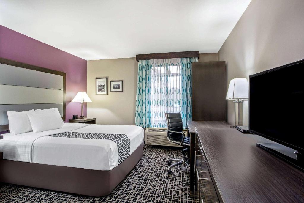 La Quinta Inn by Wyndham Radford photo 3