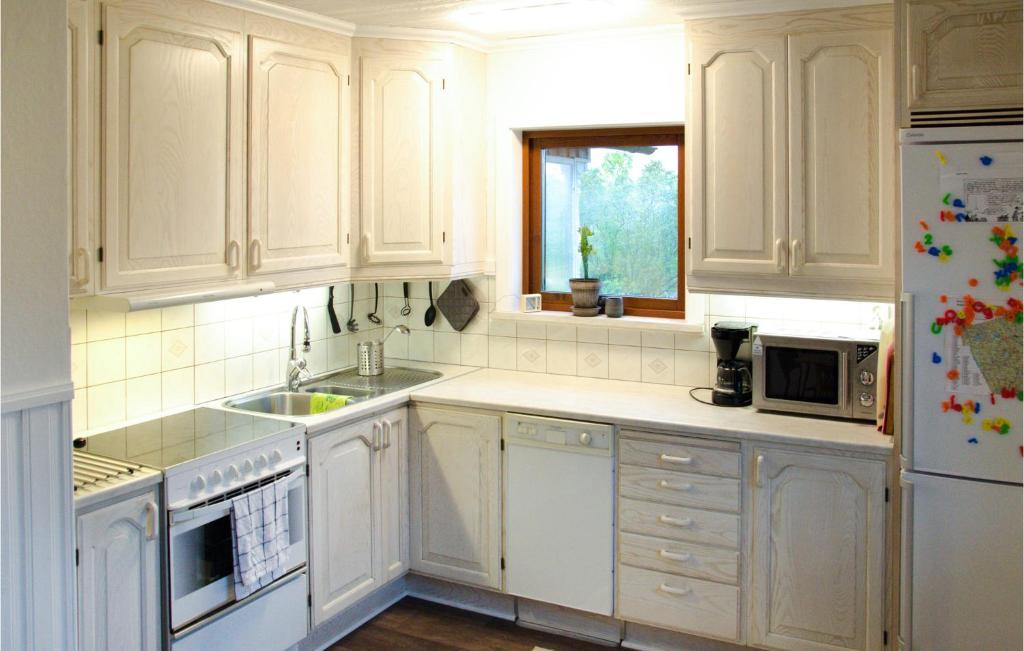 Awesome Home In Malungsfors With Wifi And 4 Bedrooms photo 4