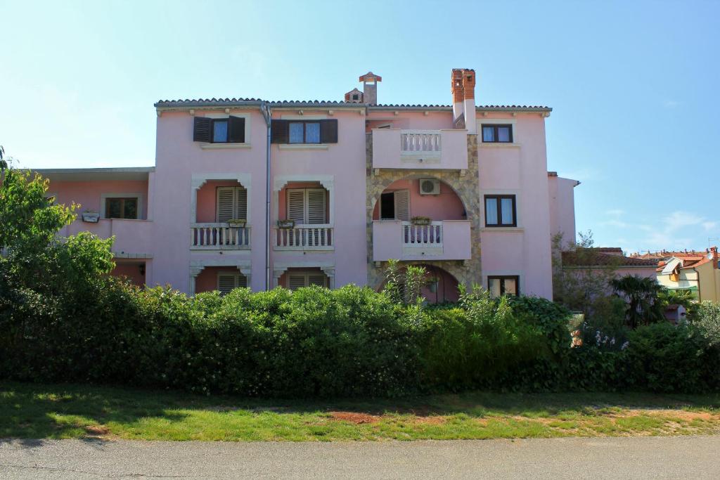 Family friendly apartments with a swimming pool Rovinj - 3394 photo 1