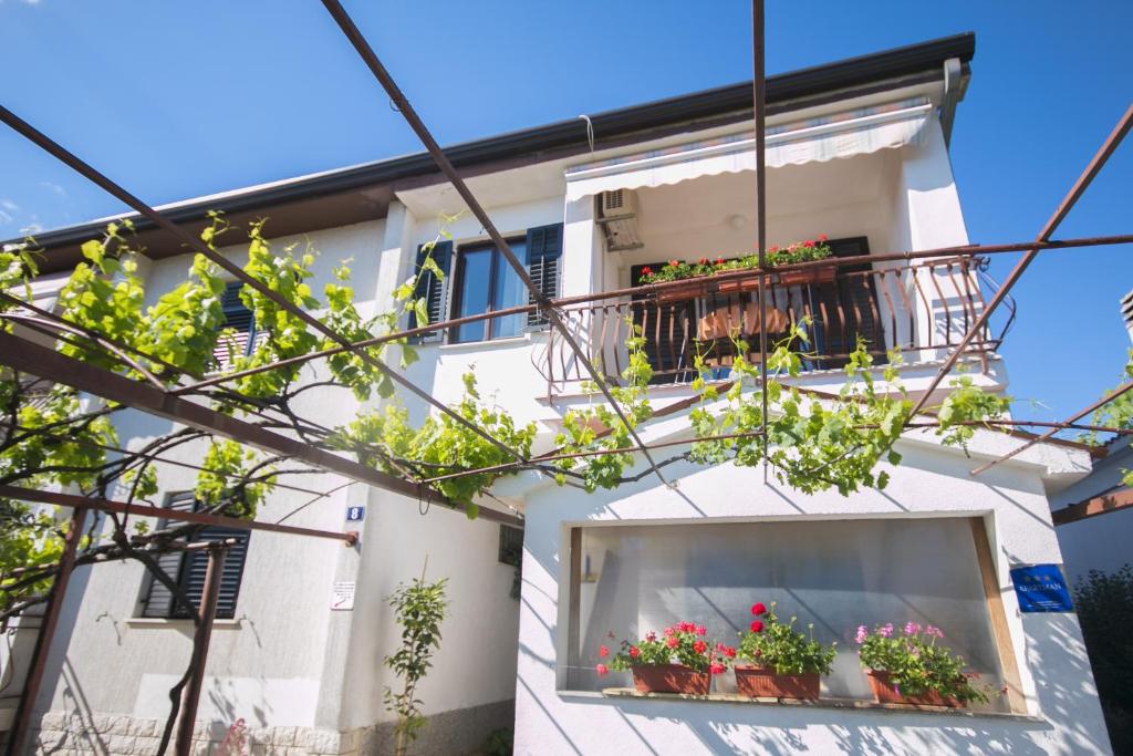 Apartments with a parking space Porec - 7033 photo 1