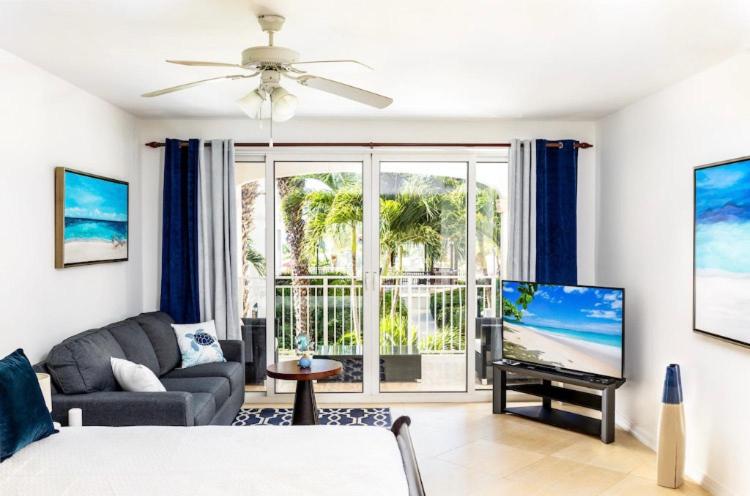 La Vista Azul - Lovely Spacious Condo close to Grace Bay - Free Wi-Fi photo 3