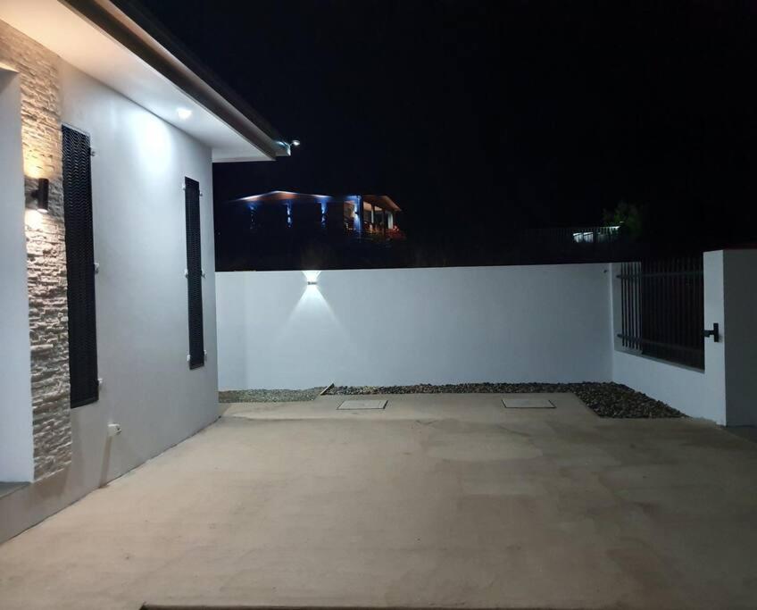 Executive Two Bedroom Villa For Hire in Nadi photo 2