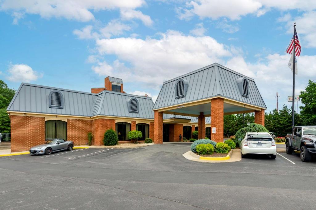 Best Western Staunton Inn image