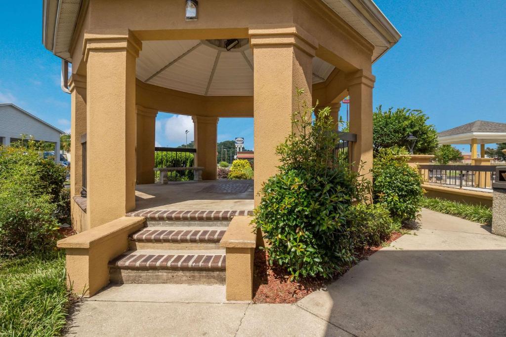 Suburban Studios photo 1