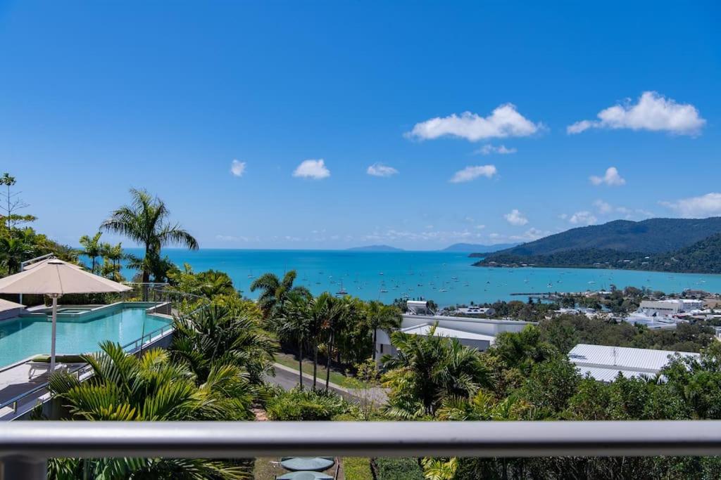 Three A Airlie Seaviews, Pool, Private Spa photo 4