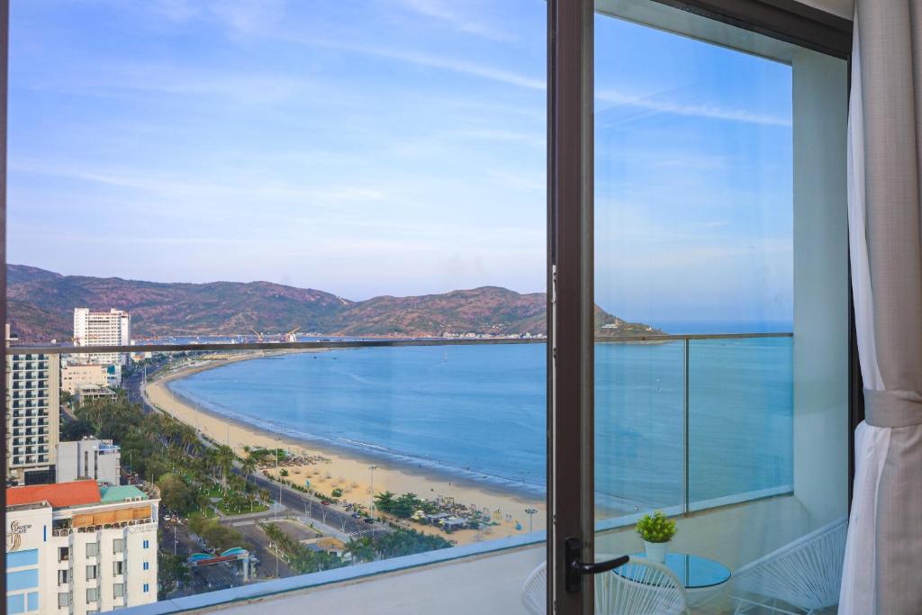 Căn hộ 2 phòng ngủ trực biển Quy Nhơn, TMS Pullman căn góc