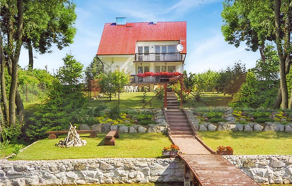 Awesome Home In Dzwierzuty With 3 Bedrooms And Wifi