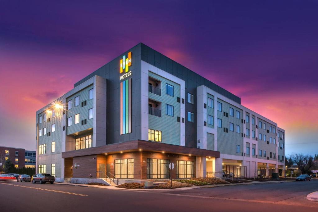 EVEN Hotel Eugene, an IHG Hotel image