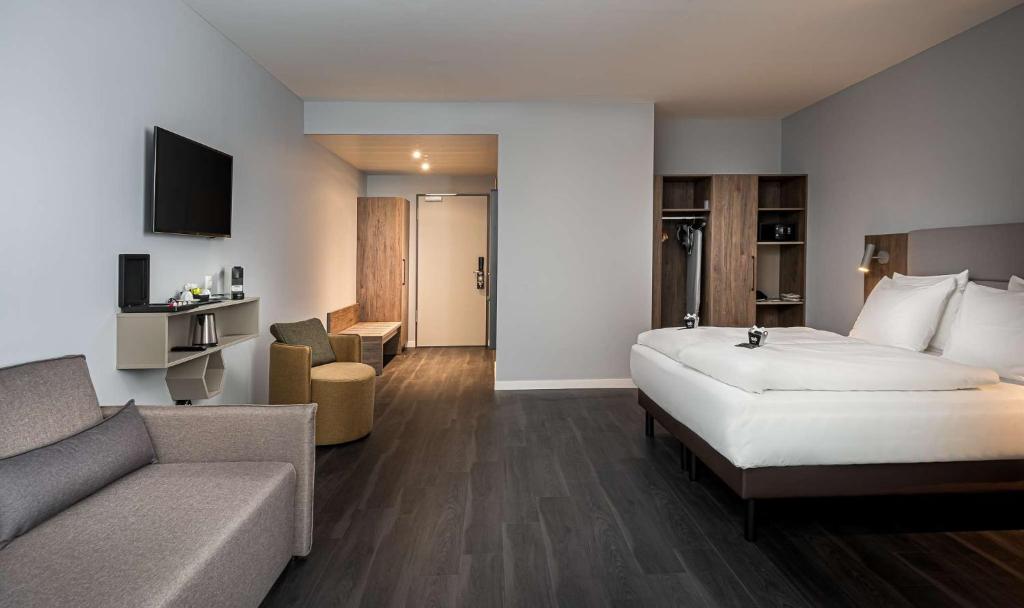 elaya hotel oberhausen, Trademark by Wyndham - Tap to explore photos