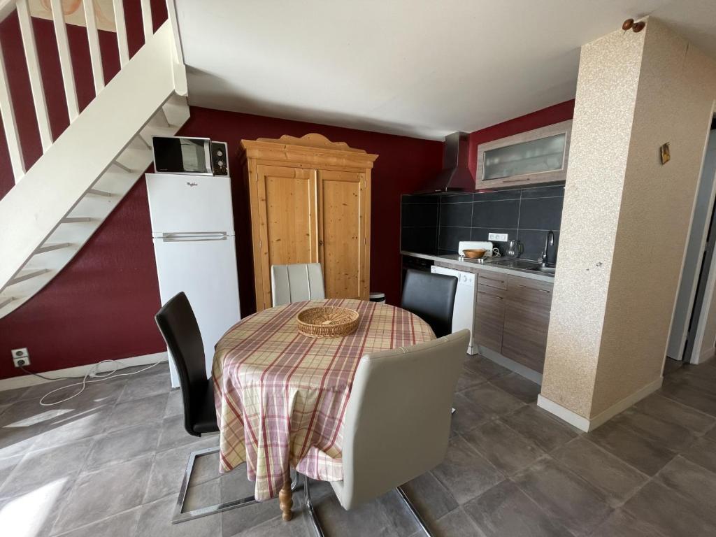 Appartement Jullouville, 2 pièces, 4 personnes - FR-1-361-32 photo 1