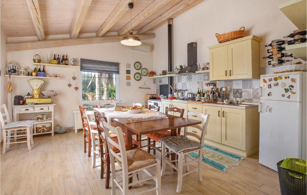 Stunning Home In Chiaramonte Gulfi With Wifi, 3 Bedrooms And Outdoor Swimming Pool photo 2