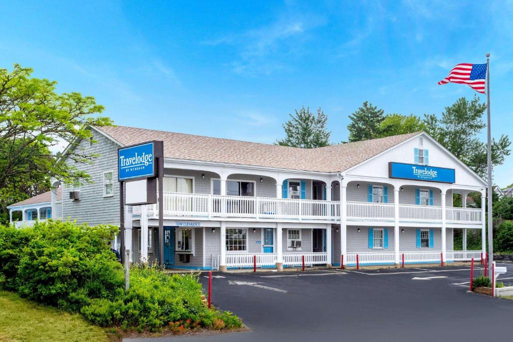 Travelodge by Wyndham Cape Cod Area image