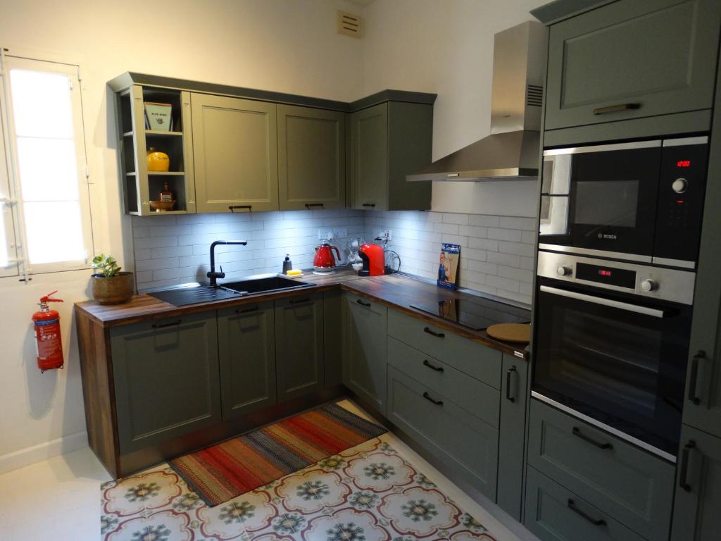 60 Indri Borg Townhouse photo 4