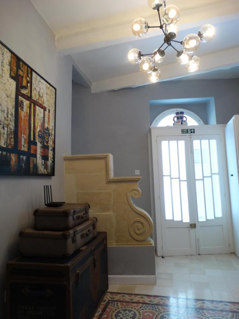 60 Indri Borg Townhouse photo 2