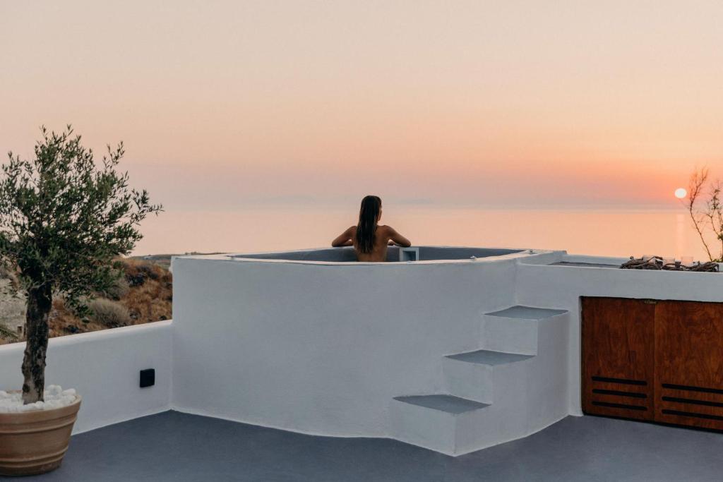 Sando Traditional Cave Villas with Jacuzzi and Sea view photo 4