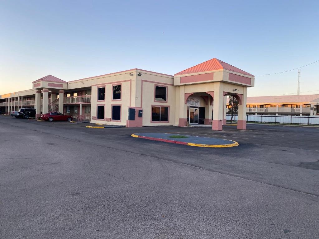 Baymont by Wyndham Odessa University Area image