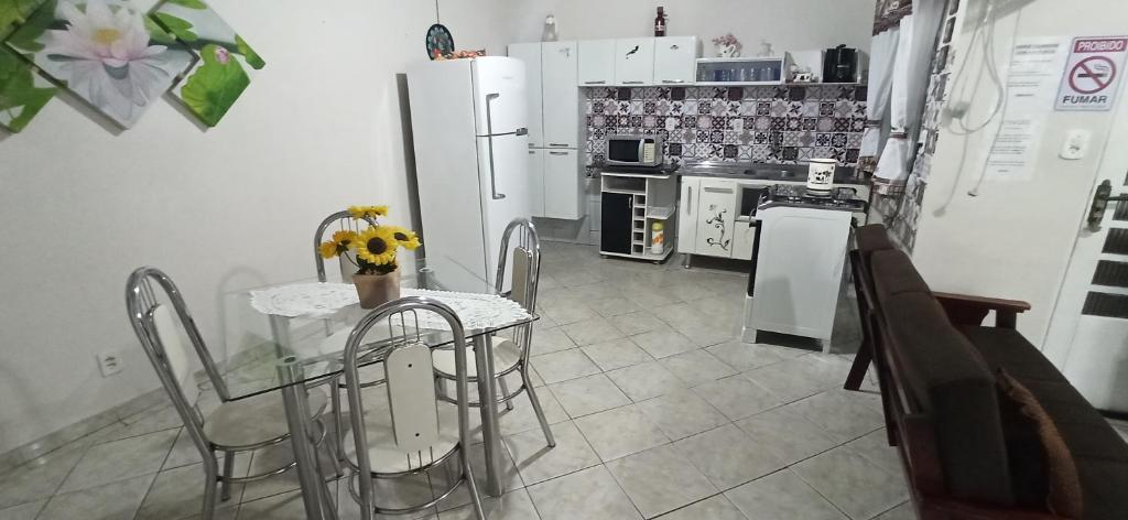 Casa do Aconchego, ampla, arejada com 2 vagas de garagem photo 3