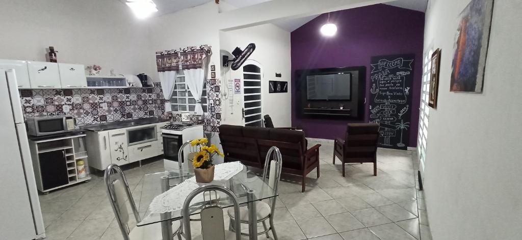 Casa do Aconchego, ampla, arejada com 2 vagas de garagem photo 1