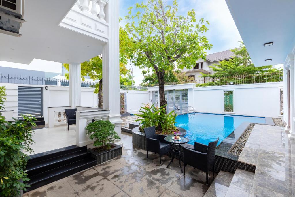 Palm Villa 37 ( Luxury 7 phòng ngủ- 9 wc) Vũng Tàu