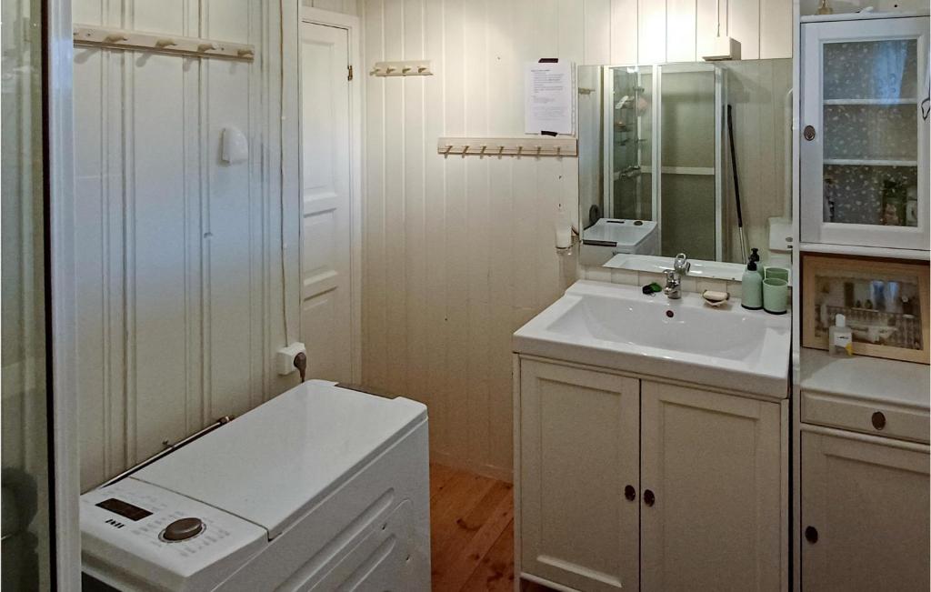 Awesome Home In Marnardal With 3 Bedrooms photo 4