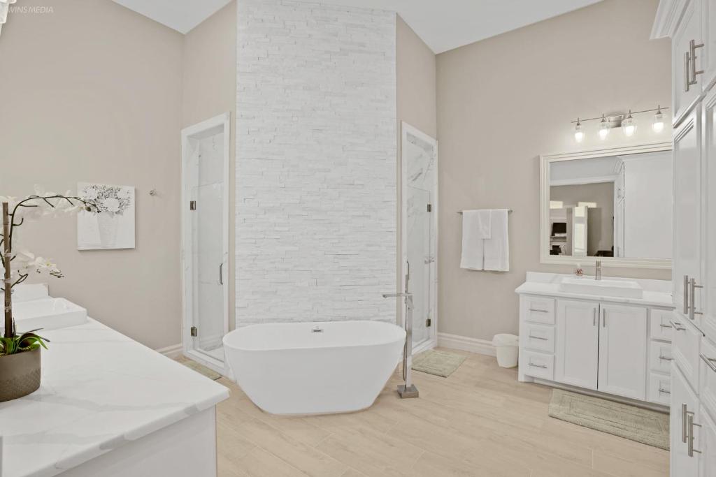 Newly Built Stylish Retreat with Designer Kitchen - Near Park & Beach photo 2