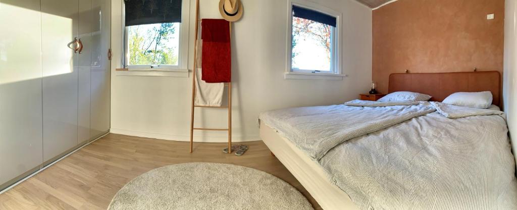 Spacey and charming cabin 300 m. from beach photo 1