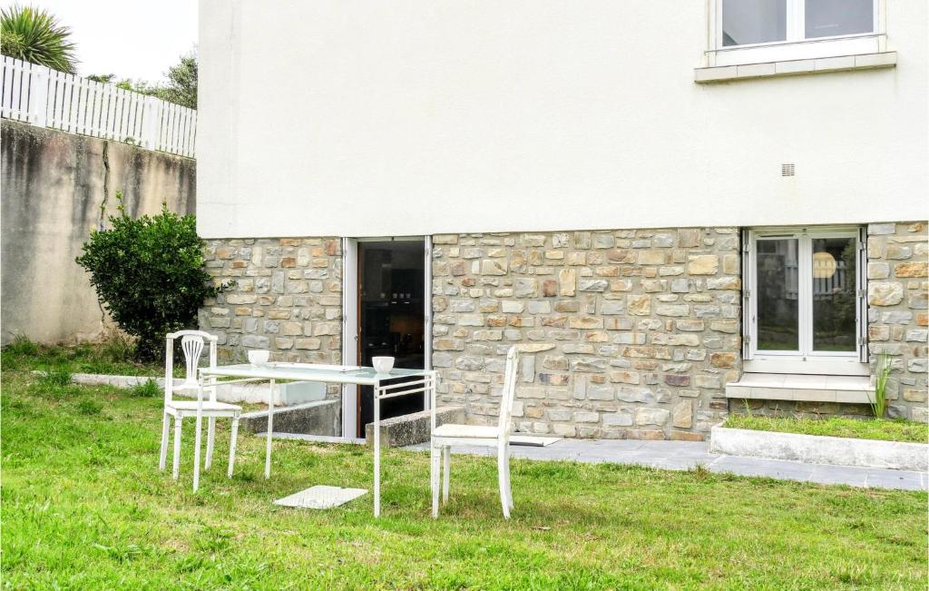 Awesome Apartment In Pirou With 1 Bedrooms And Wifi photo 4
