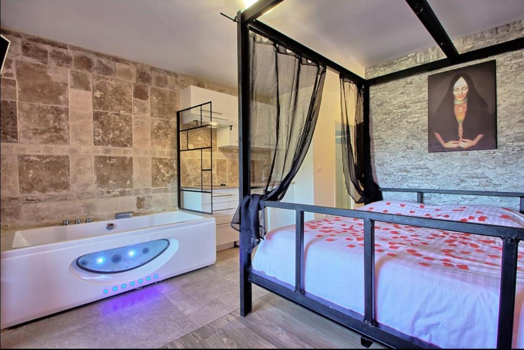 love room avec spa et piscine vu panoramique photo 2