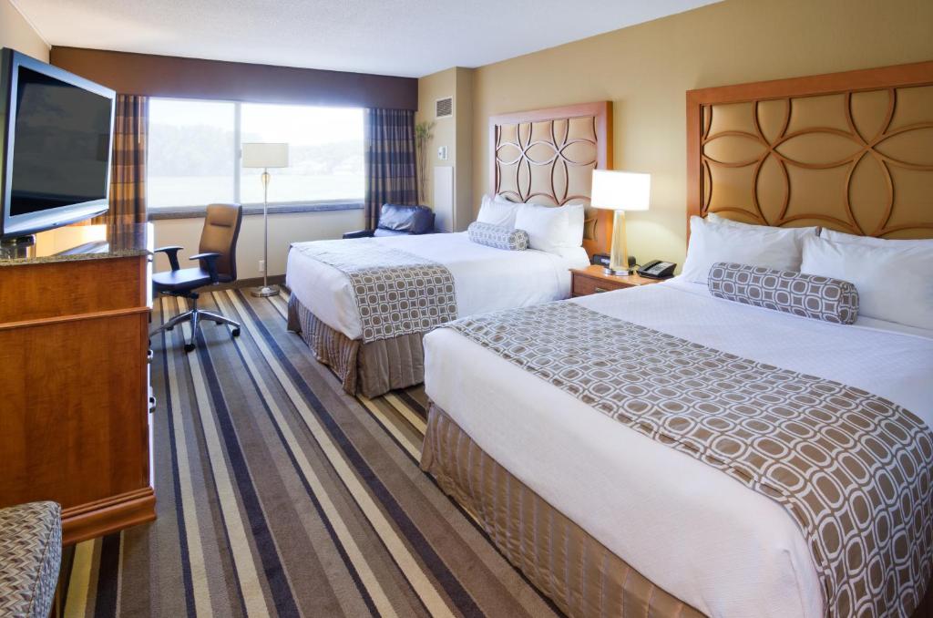 Crowne Plaza Minneapolis West, an IHG Hotel photo 3