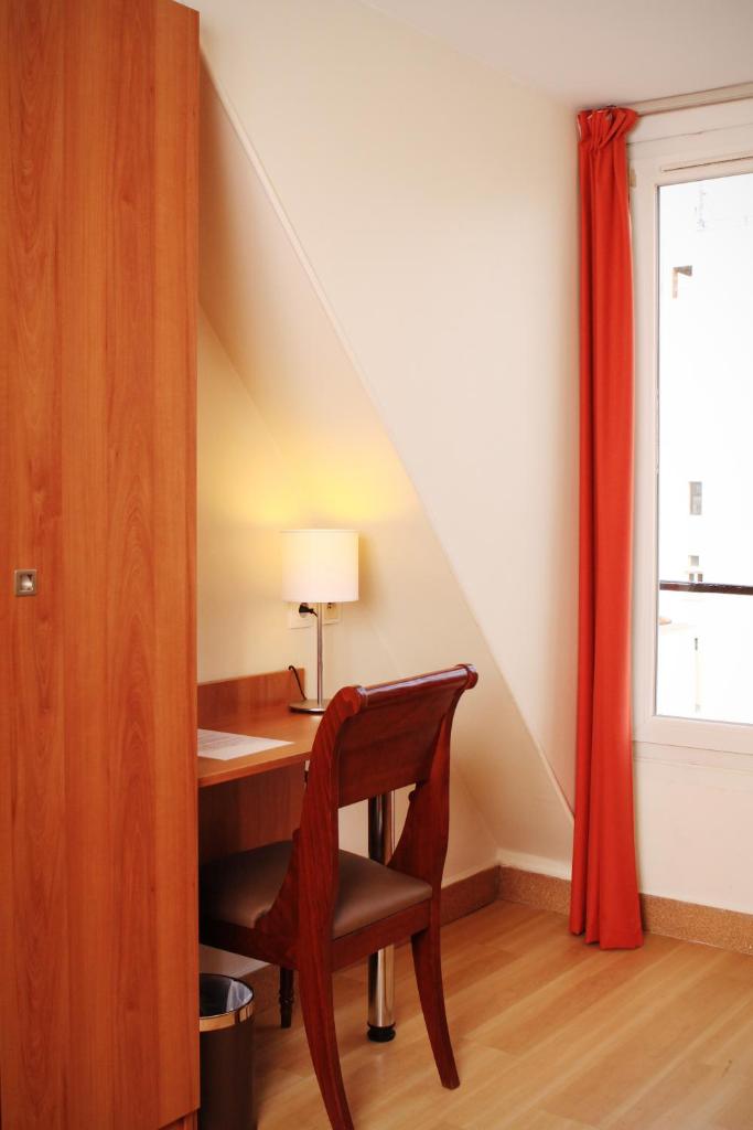 Одноместный (Одноместный номер (общий душ и туалет на этаже)), Hôtel Marignan