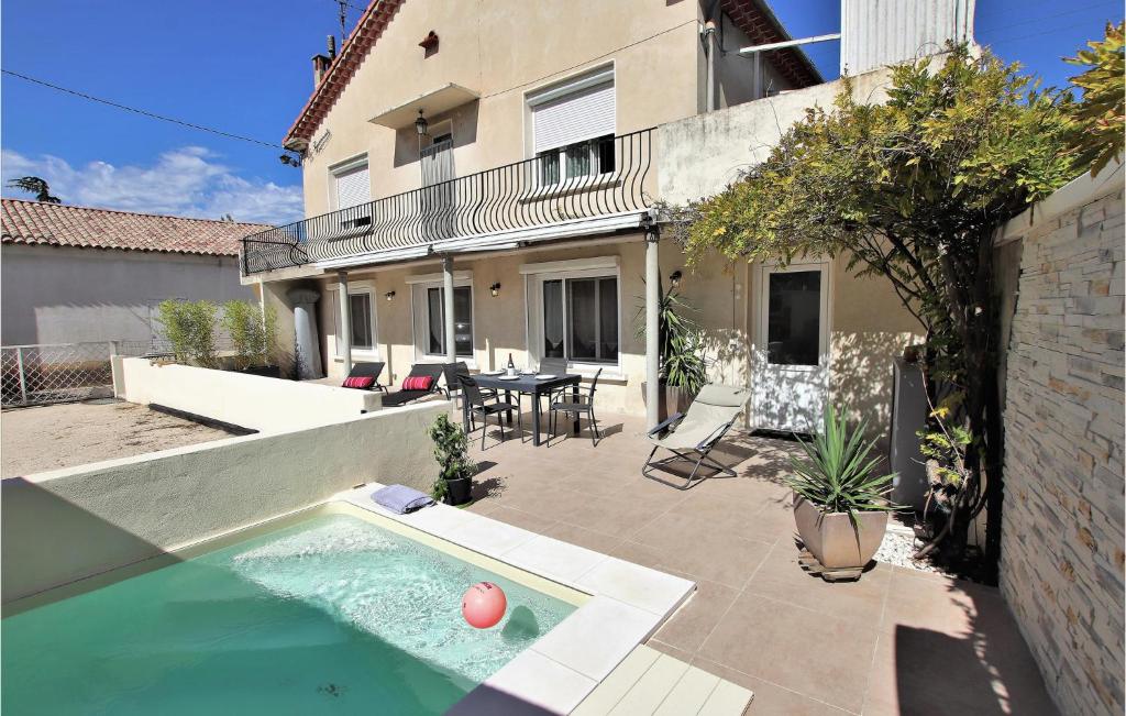 Stunning Apartment In Orange With Outdoor Swimming Pool, 2 Bedrooms And Wifi